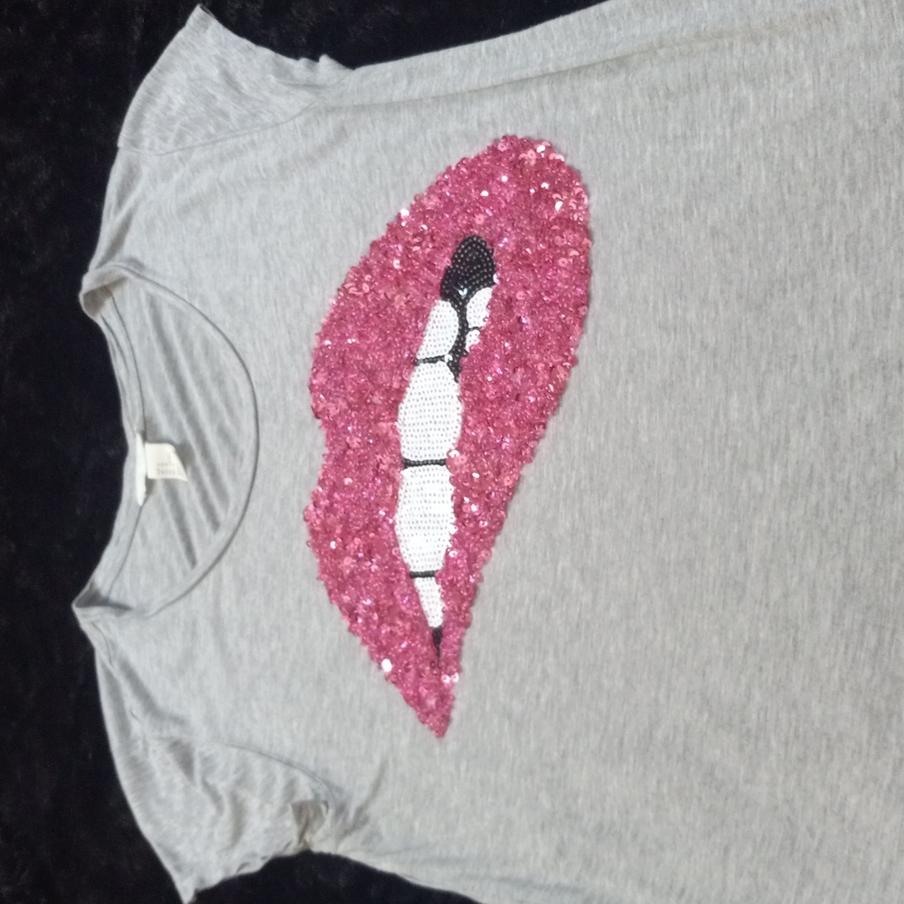 H&M t shirt w sequins